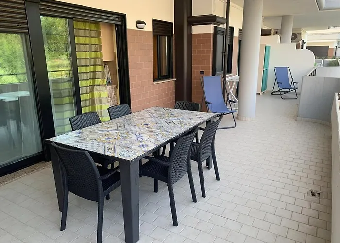 Two-bedroom Vacation דירה